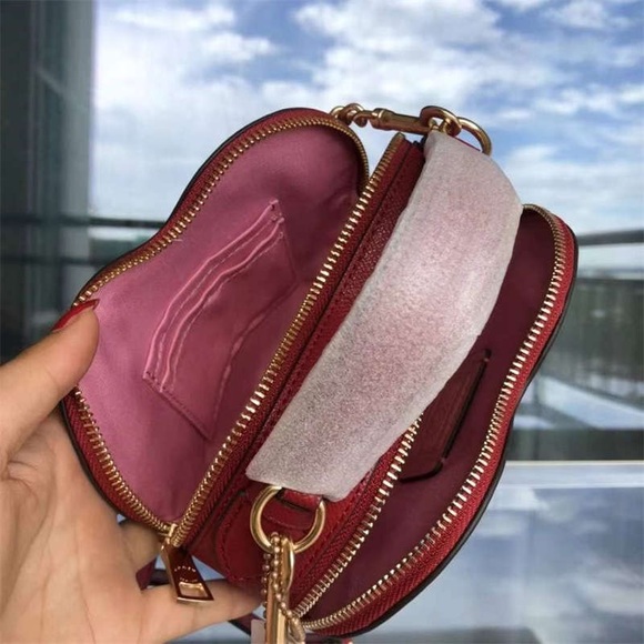 Heart Crossbody In Colorblock - Picture 3 of 5